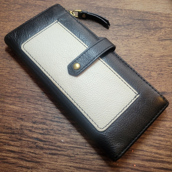 Fossil Wallet Black & White Leaher - 16 card slots, zip pocket, 2 side pockets - Picture 2 of 8